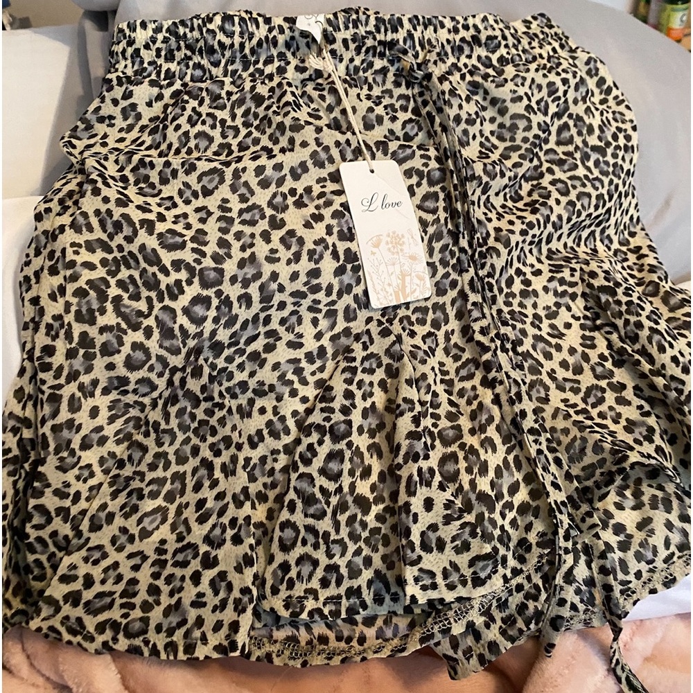 Boutique L Love Flowy Small Cheetah Shorts. New with Tags